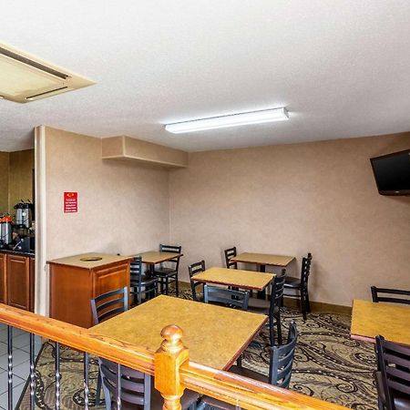 Econo Lodge Inn & Suites Evansville Stevenson Exterior photo