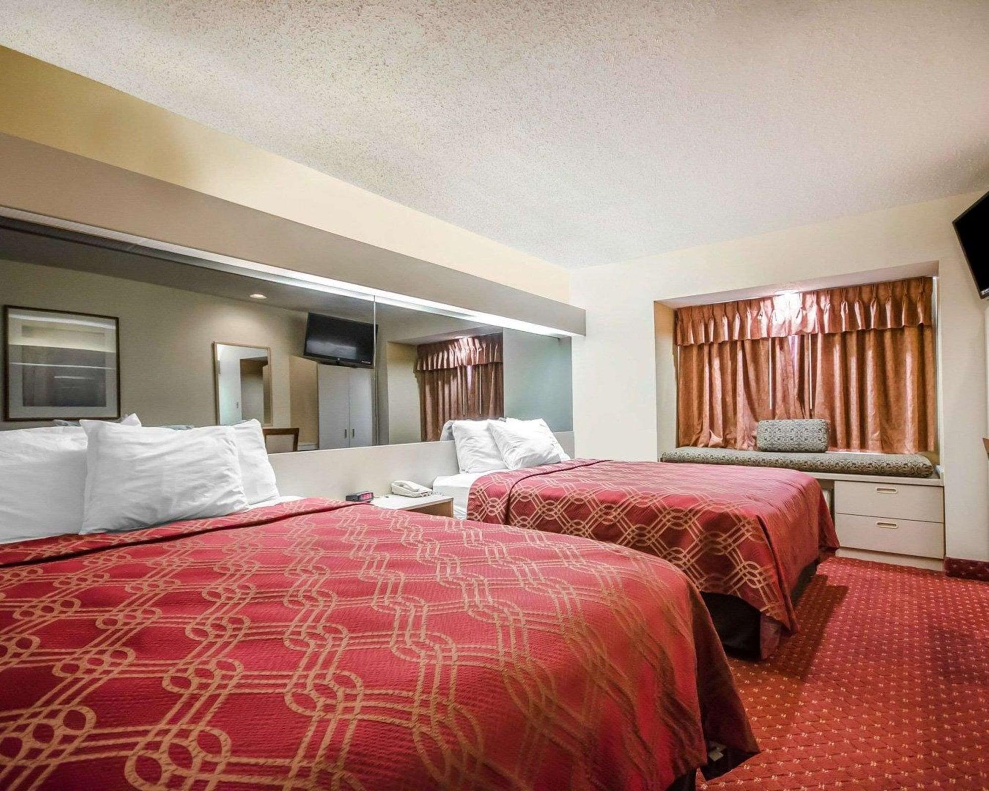 Econo Lodge Inn & Suites Evansville Stevenson Exterior photo