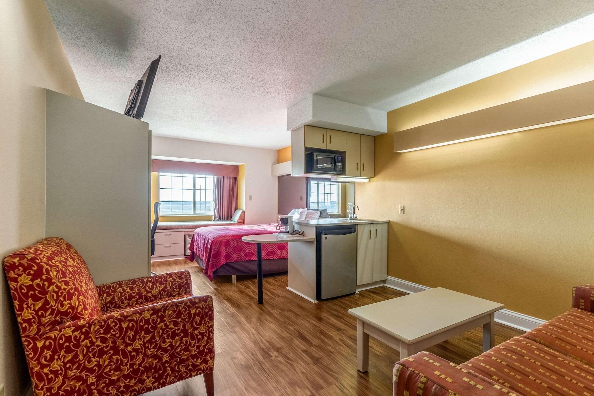 Econo Lodge Inn & Suites Evansville Stevenson Exterior photo