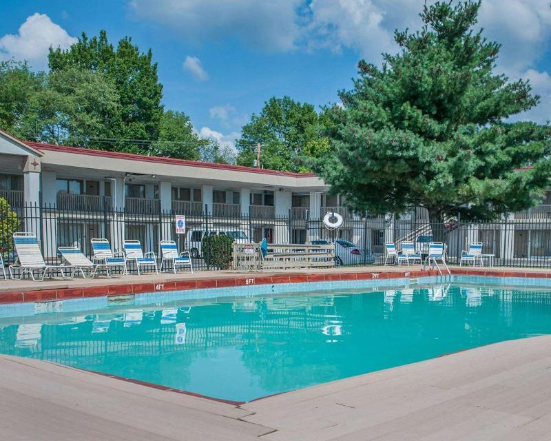 Econo Lodge Inn & Suites Evansville Stevenson Exterior photo